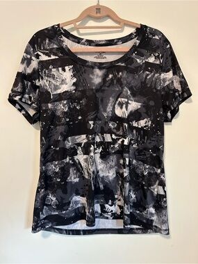 exertek Black & White Abstract Scoop Neck Tee